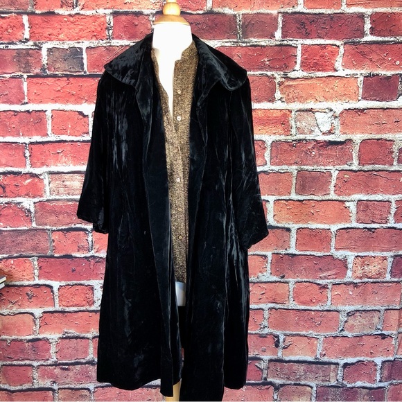 Vintage 1950s velvet opera jacket - Picture 2 of 8